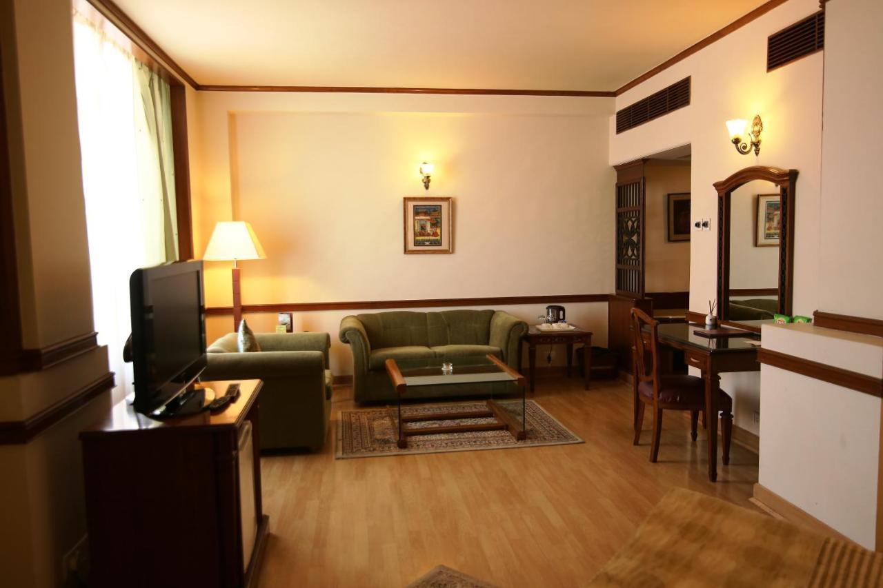 Hotel President Jalandhar Buitenkant foto