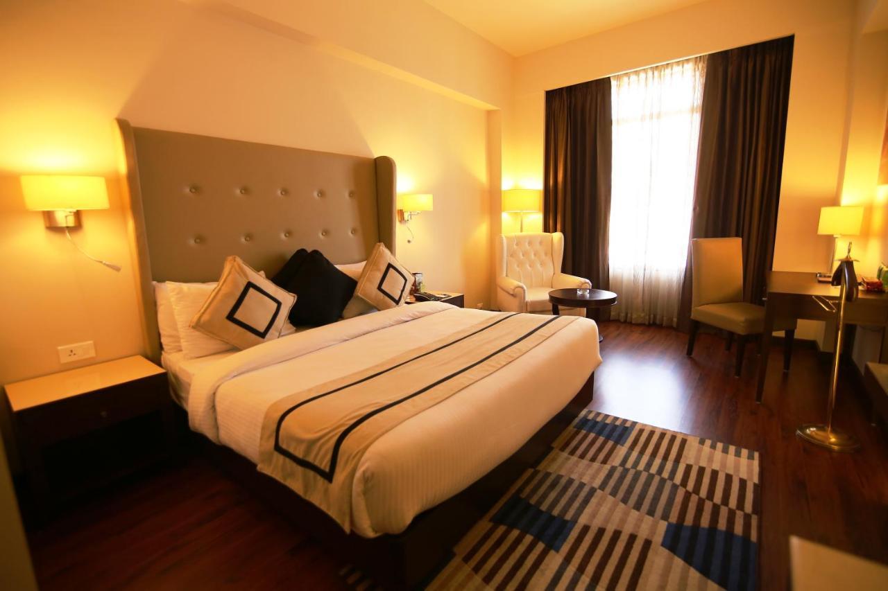 Hotel President Jalandhar Buitenkant foto