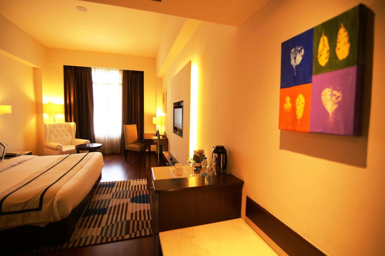 Hotel President Jalandhar Buitenkant foto